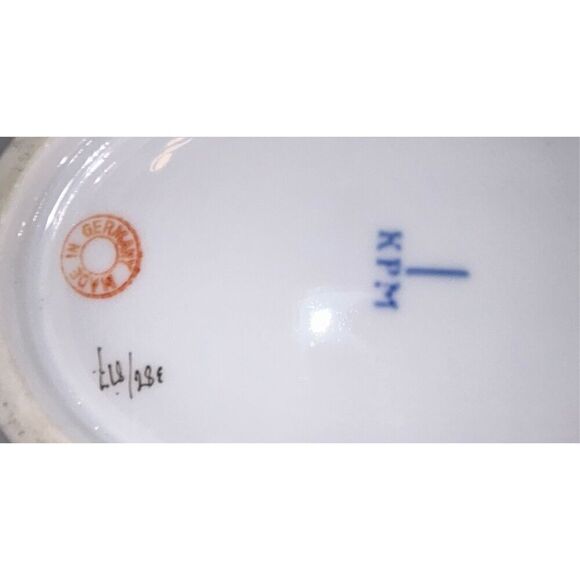 Antique KPM Germany Scalloped Serving Bowl-White Floral Gold Handles numbered - Picture 7 of 7